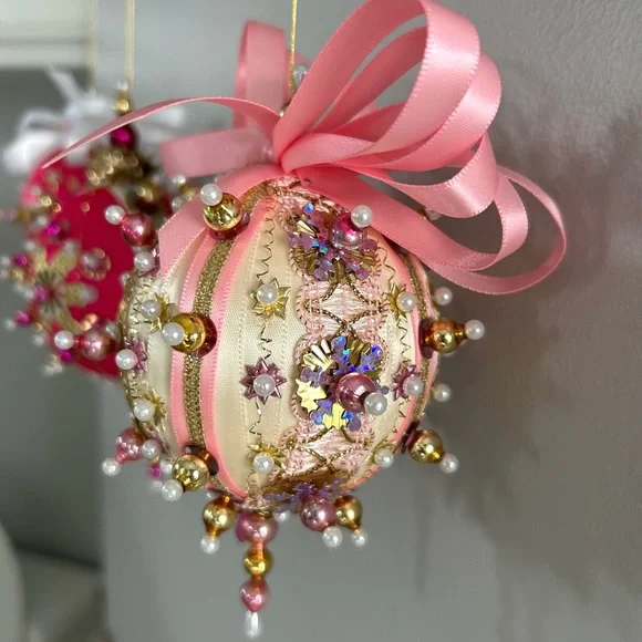 Vintage repurposed holiday Christmas ornament - Picture 4 of 7